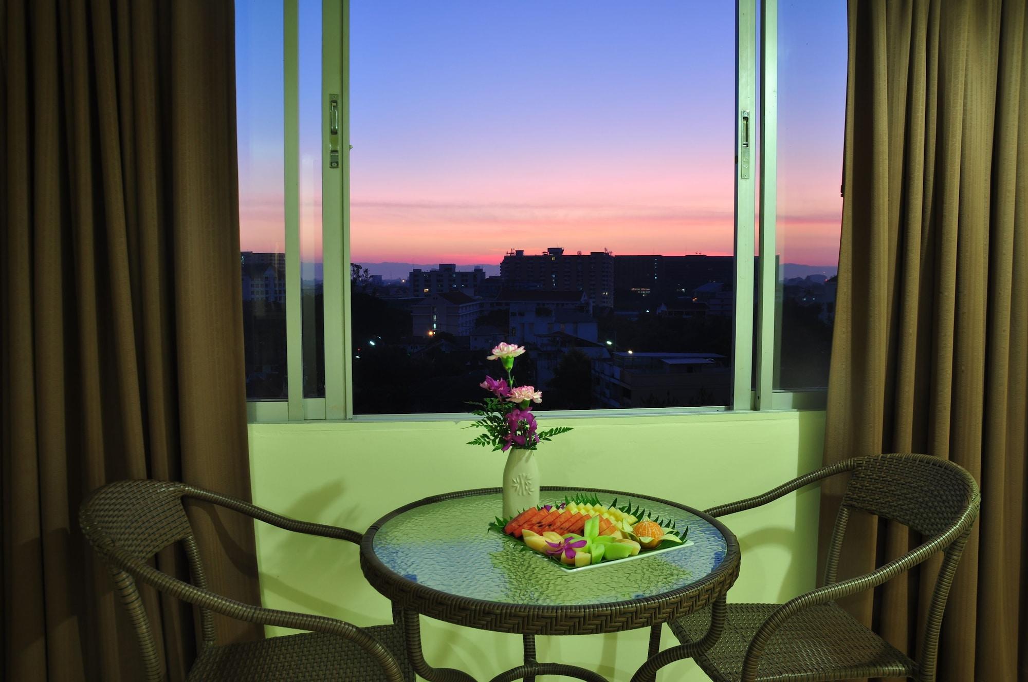 Mayflower Grande Hotel Chiang Mai Exterior foto